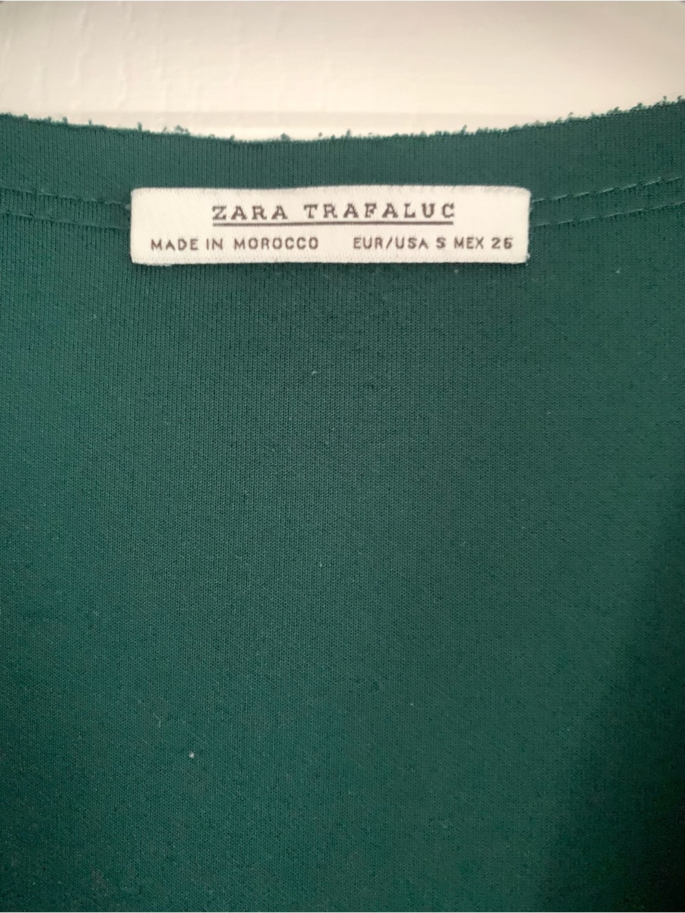 Elegant Forest Green V-Neck Shift Dress - Picture 4 of 6